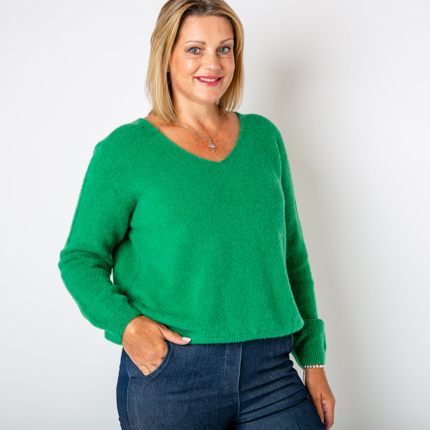 The emerald green Alpaca Blend V Jumper with long sleeves and a V neckline