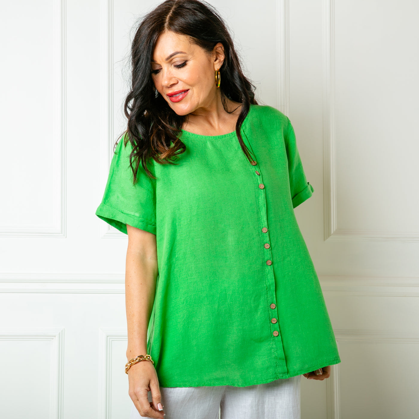 The emerald green Button Down Linen Top with short sleeves and a round neckline
