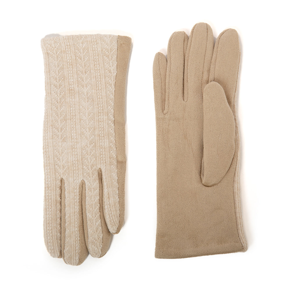 The Cassie Gloves in oatmeal cream with beautiful cable knit detailing on the front