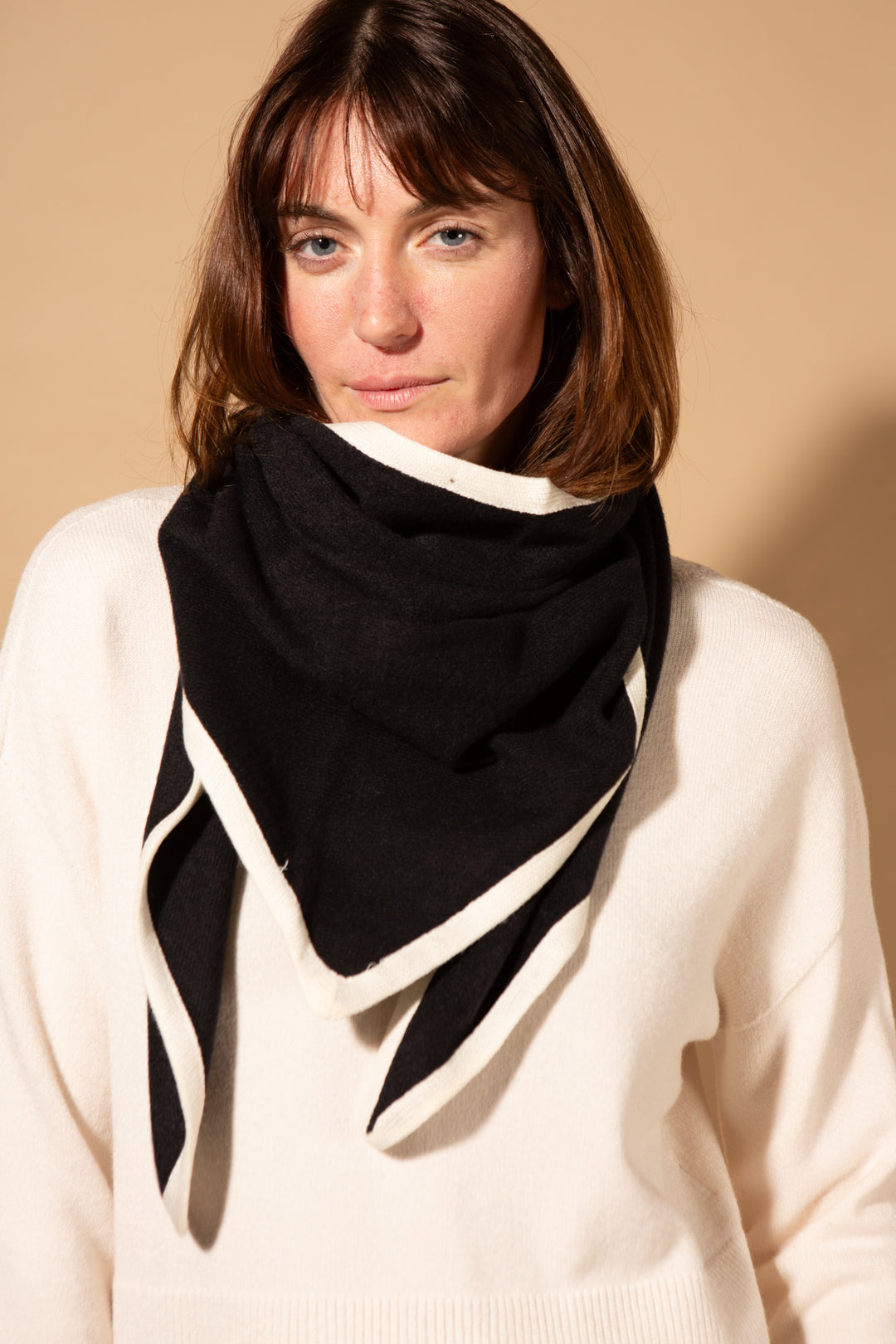 Contrast Edge Triangle Scarf