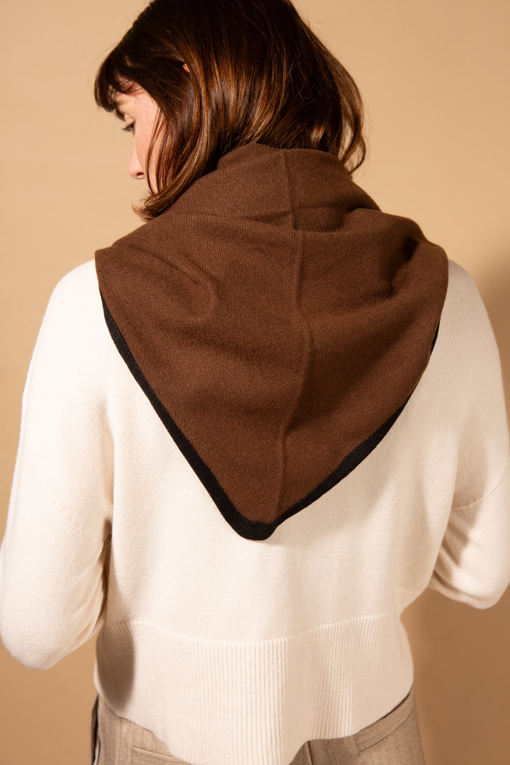 Contrast Edge Triangle Scarf