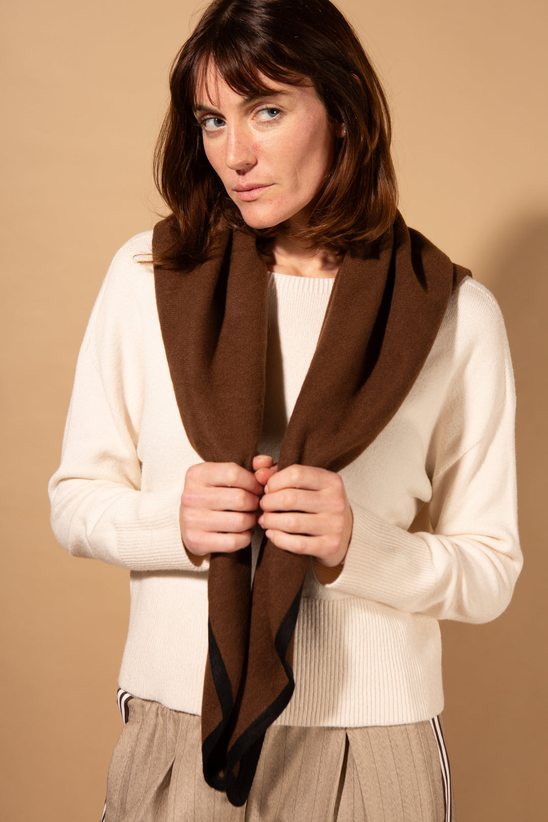 Contrast Edge Triangle Scarf