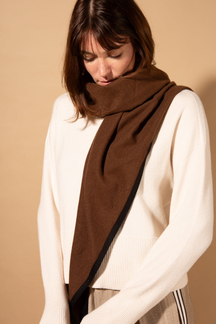 Contrast Edge Triangle Scarf