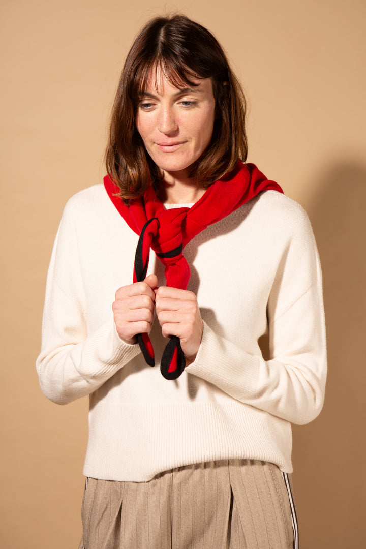 Contrast Edge Triangle Scarf