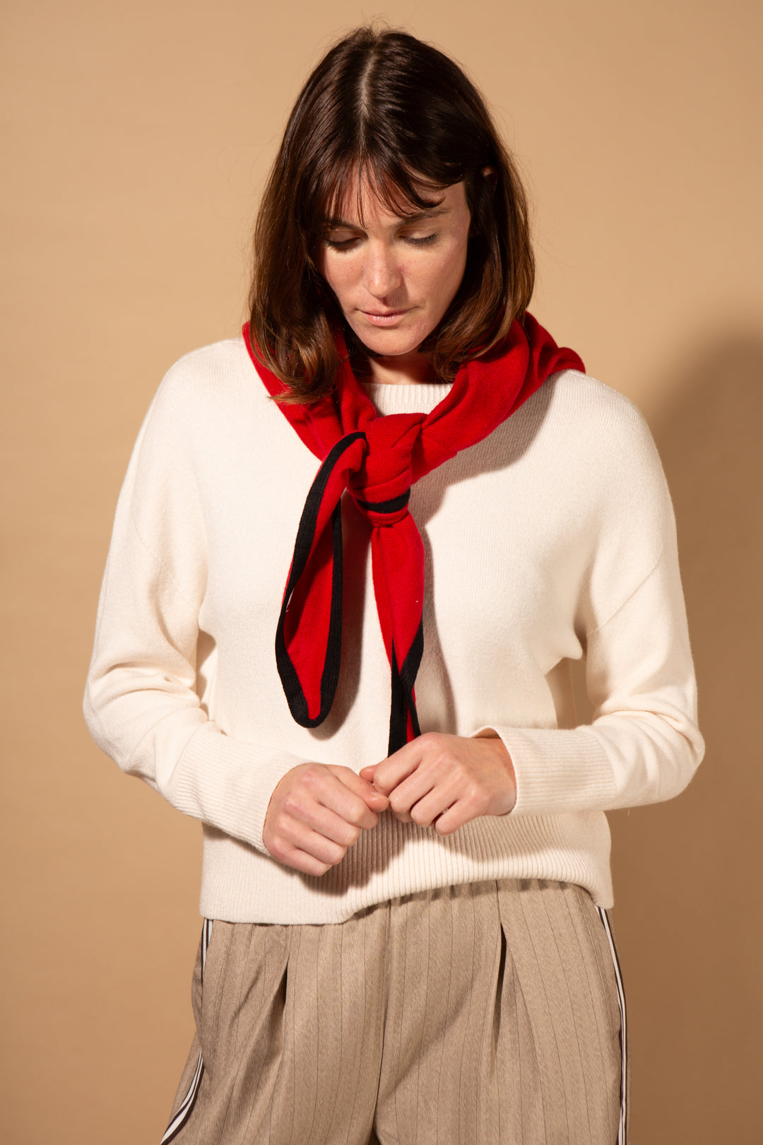 Contrast Edge Triangle Scarf