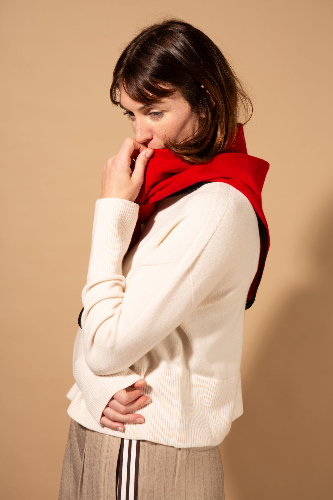 Contrast Edge Triangle Scarf