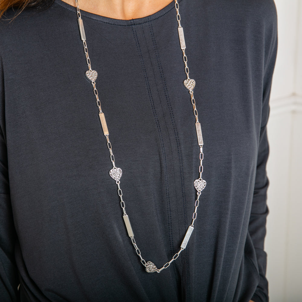 Morgan Necklace in silver with a long chain that can be adjusted to desired length