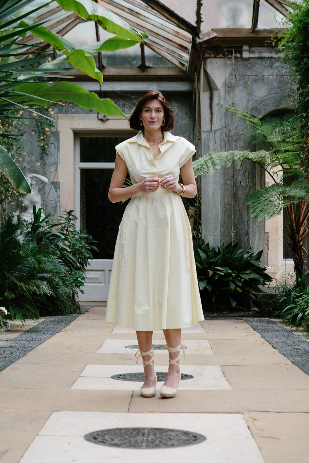Sleeveless Collar Dress