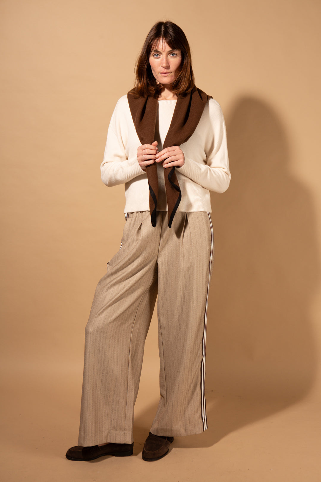 Contrast Edge Triangle Scarf