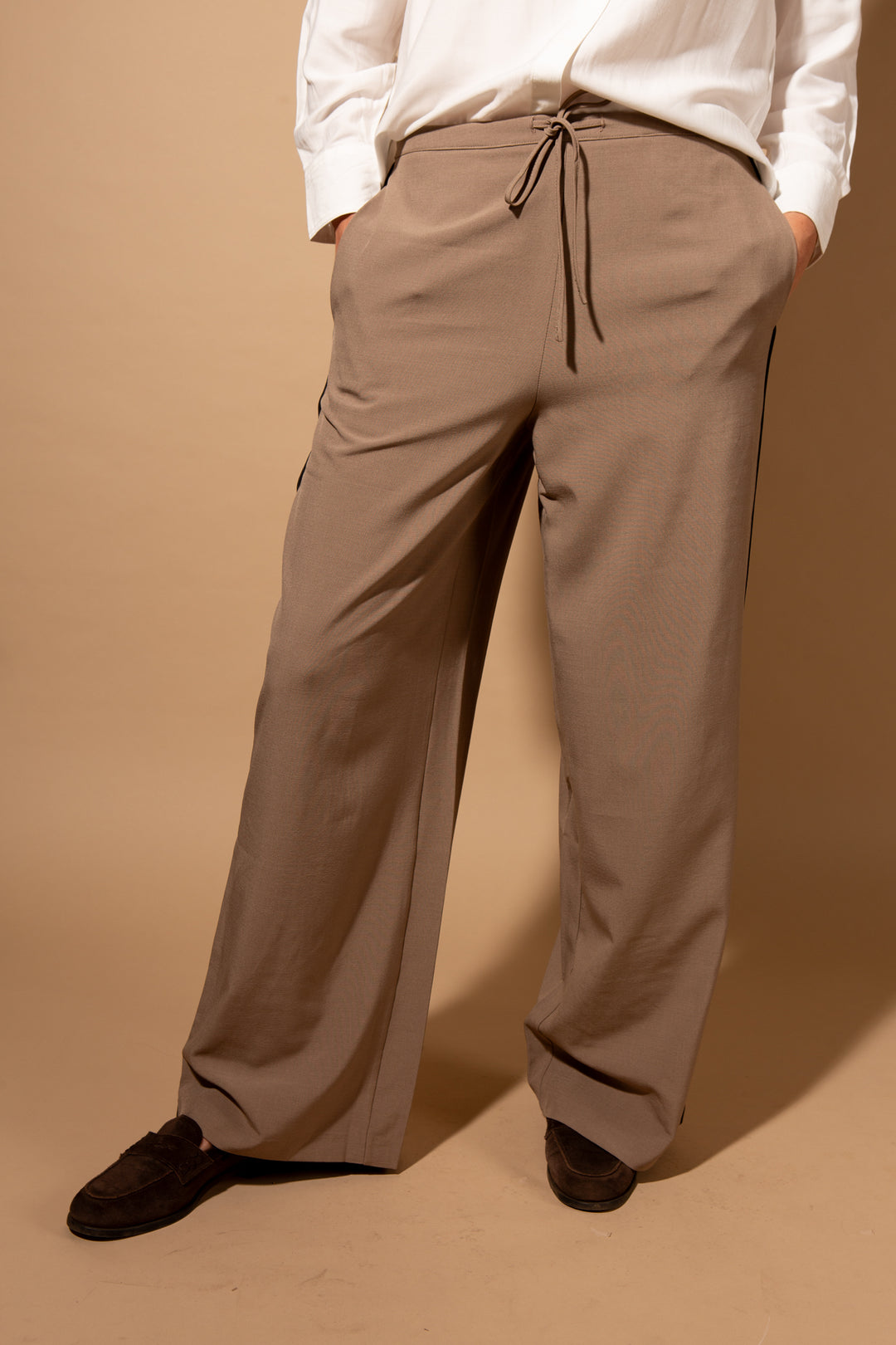 Wide Leg Piped Trouser
