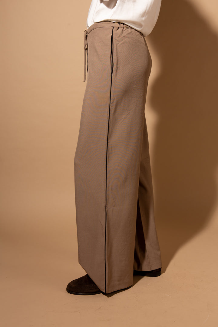 Wide Leg Piped Trouser