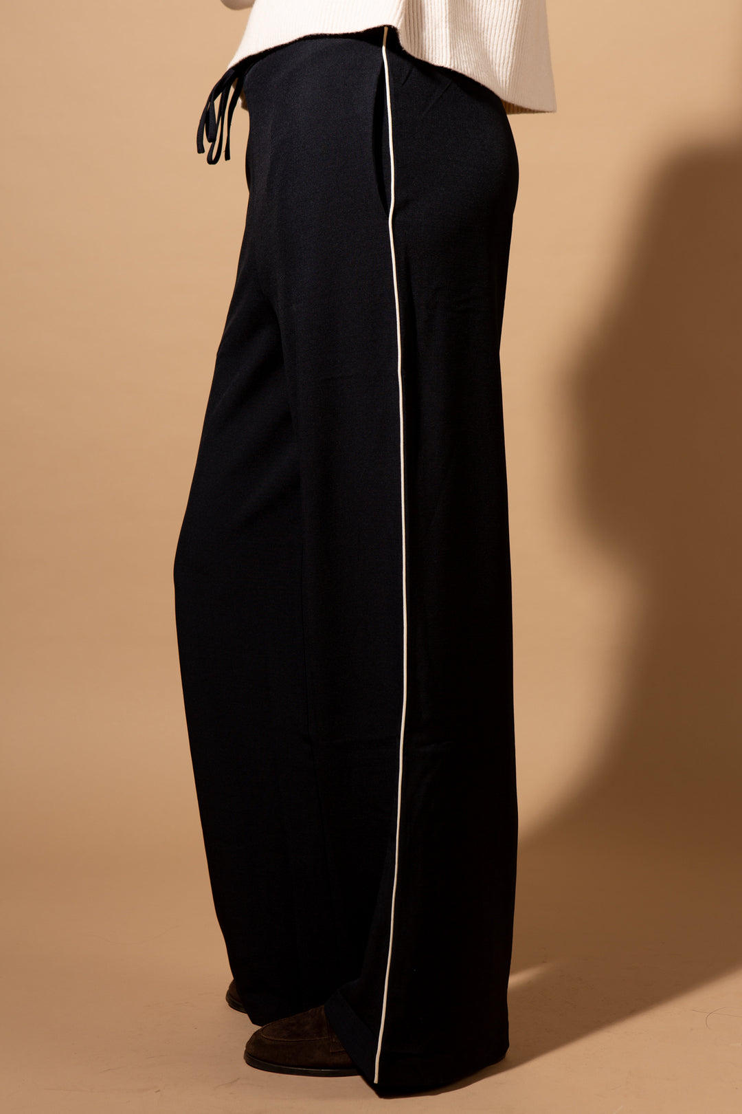 Wide Leg Piped Trouser