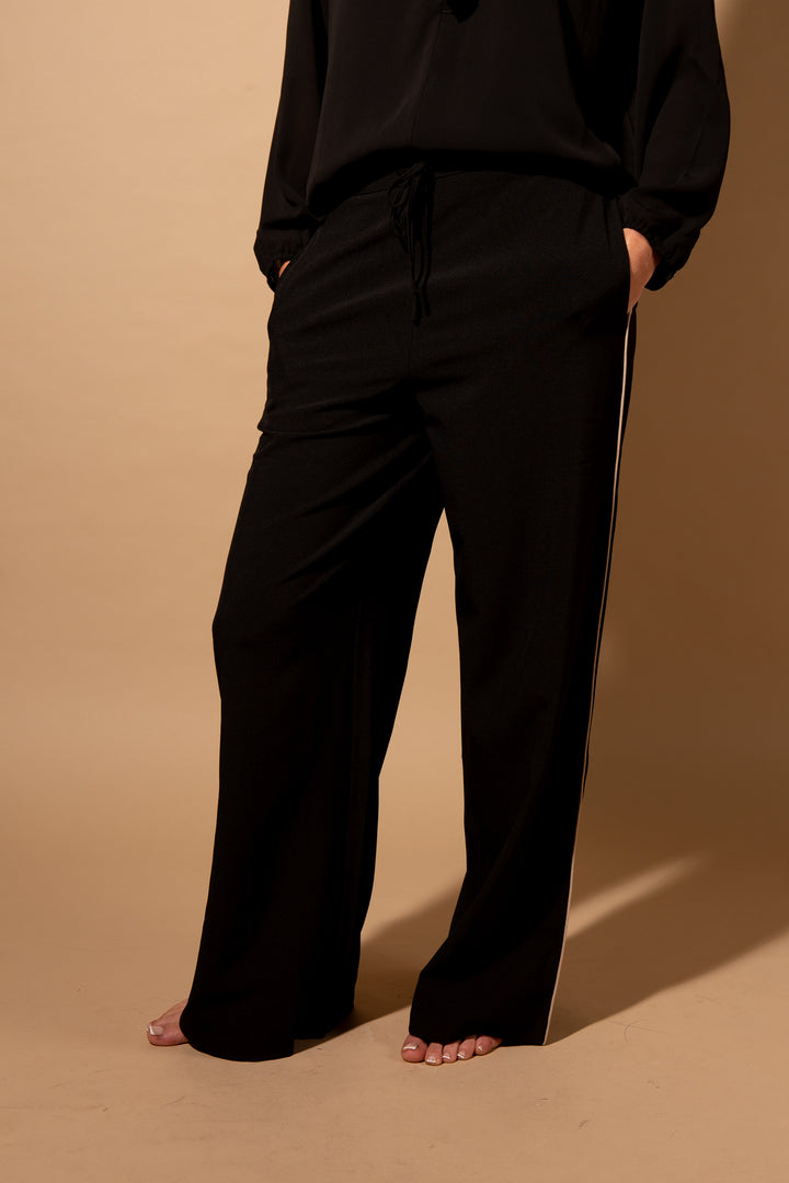 Wide Leg Piped Trouser