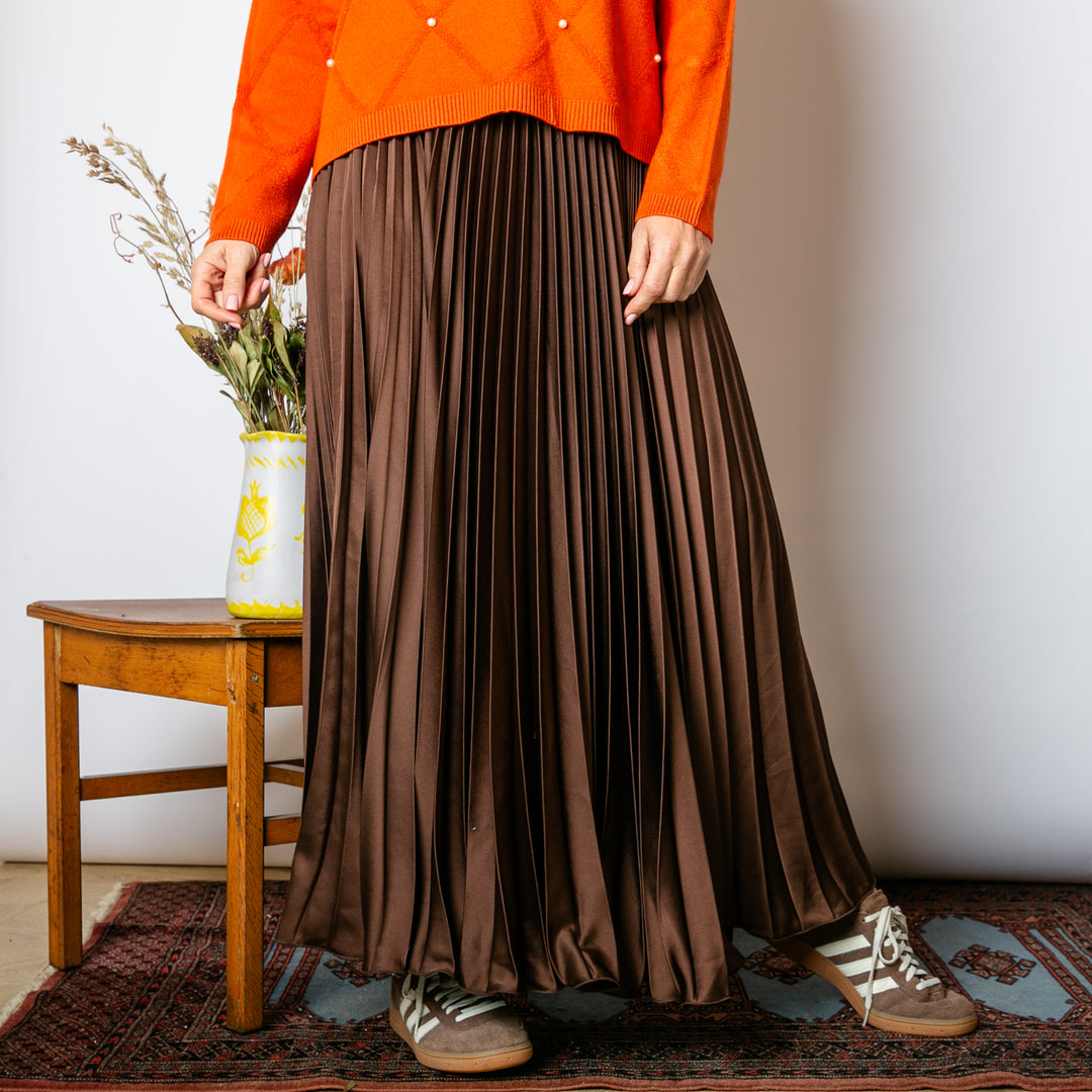 Pleated maxi skirt wholesale best sale