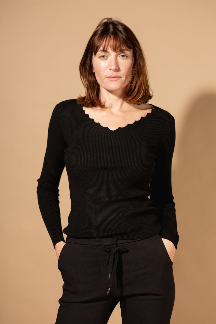 Scallop Edge Long Sleeve Top