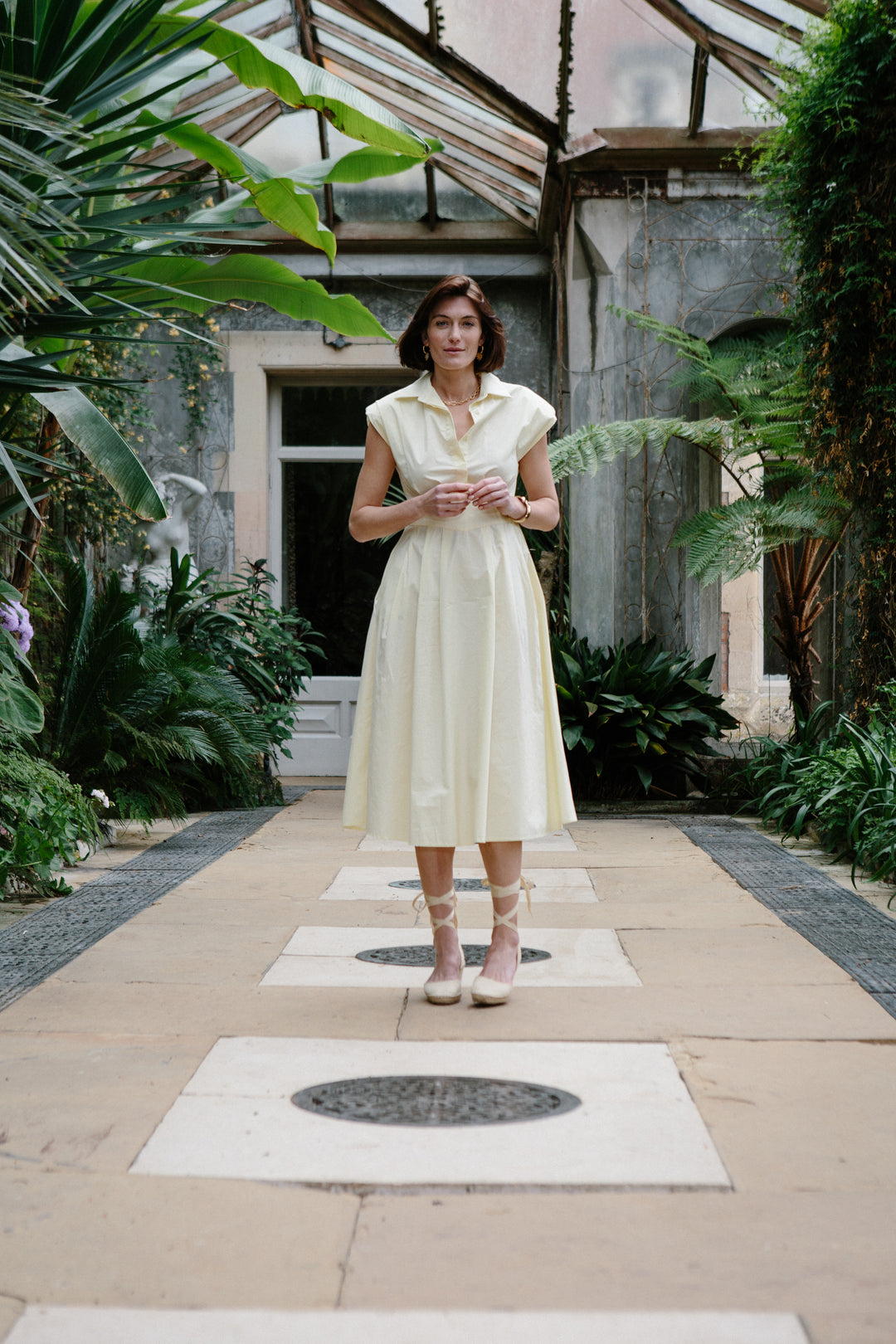 Sleeveless Collar Dress