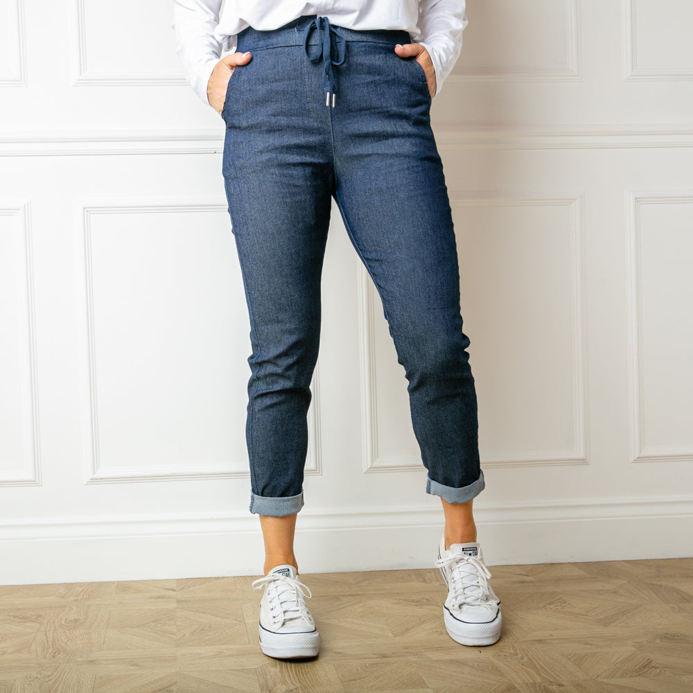 The Stretch Jeans in a dark wash denim effect in the colour of navy blue 