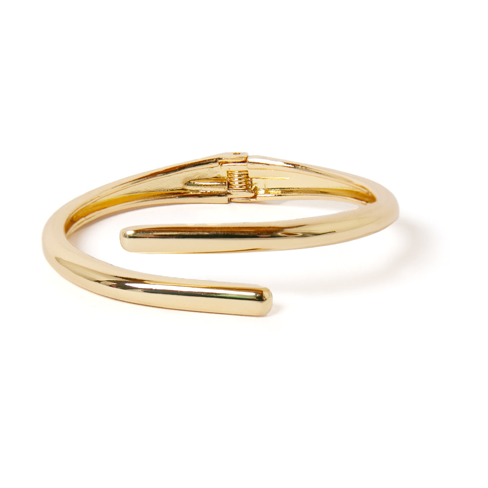 The Verity Twist Bangle in gold which makes the perfect finishing touch for an everyday outfit or a dressed up look