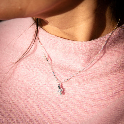    Bea-womens-necklace-fine-chain-bee-pendant-silver