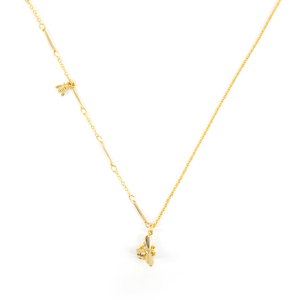 Bea-womens-necklace-fine-chain-bee-pendant-gold
